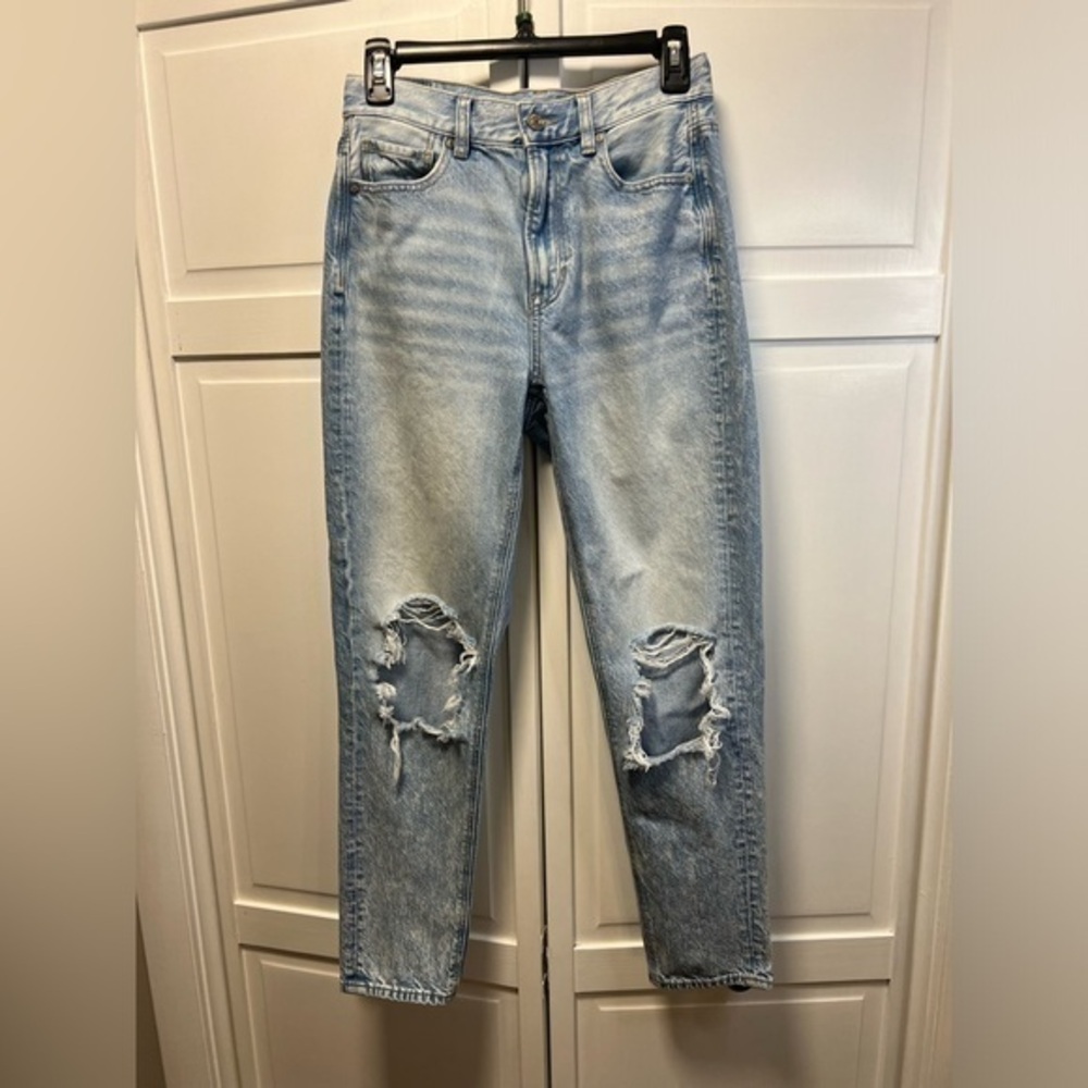American Eagle Distressed Mom Jeans Size Women’s 2 Color Blue